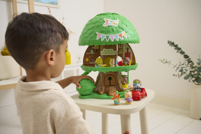 Jubileumeditie van de Magische Speelboom met Ruby en Eliot in feestkleding