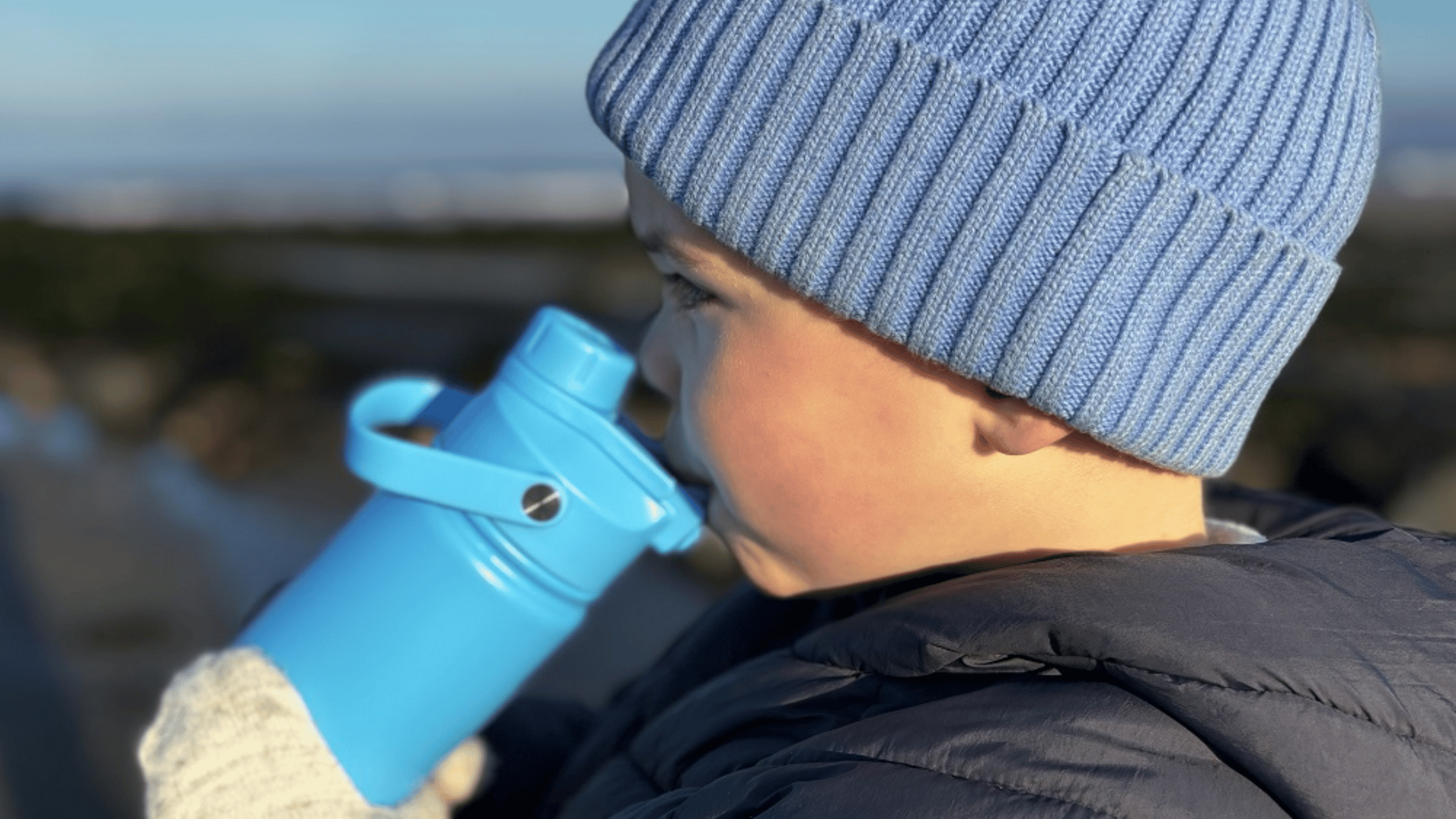 Lekvrije kinderfles voor school en sport in schooltas