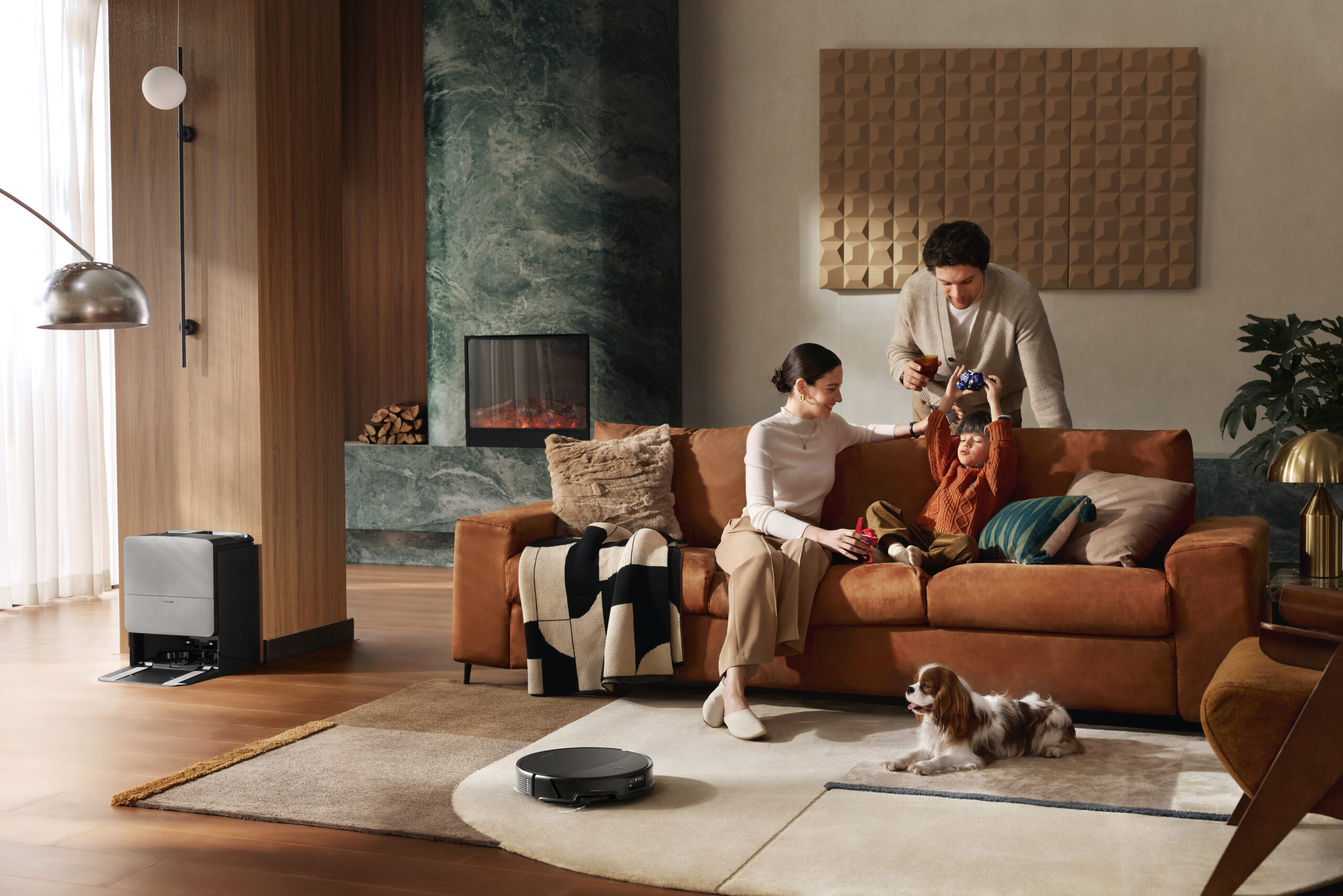 Roborock Saros 20 robotstofzuiger maakt schoon in een moderne woonkamer