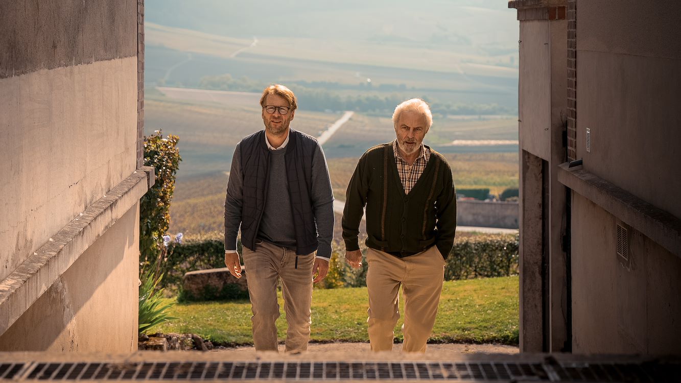 Scène uit de Nederlandse film Champagne over een vader en zoon op roadtrip naar de champagnestreek