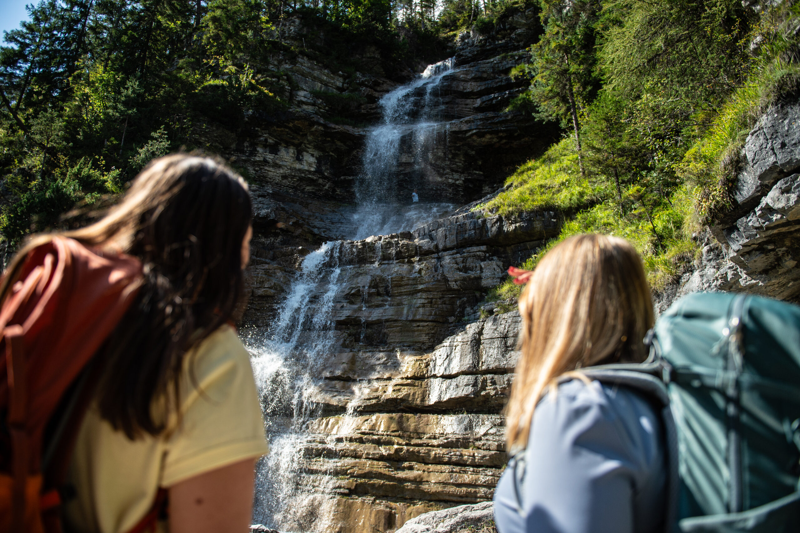 helder bergmeer in de Tiroler Zugspitz Arena met bergen op de achtergrond