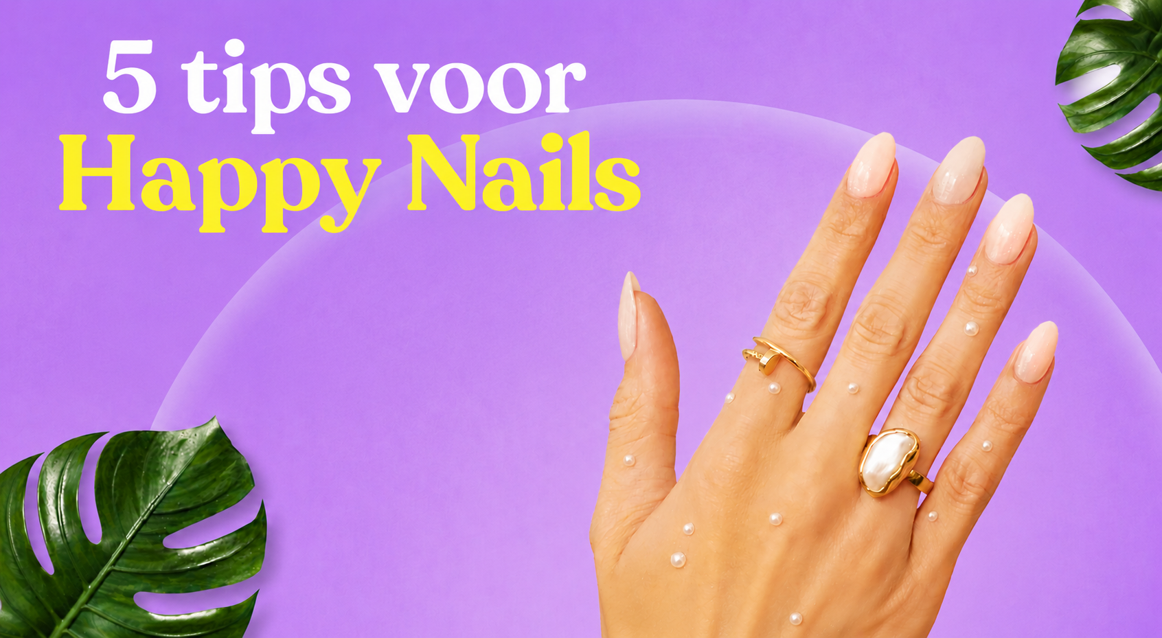 verzorgde natuurlijke nagels met manicure producten en nagelolie