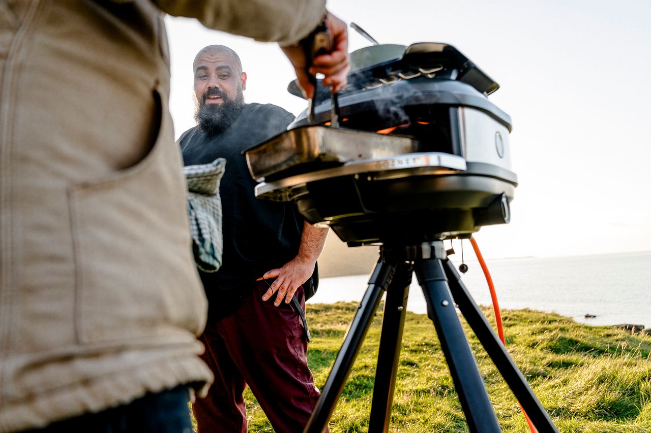 Vader koken graag buiten