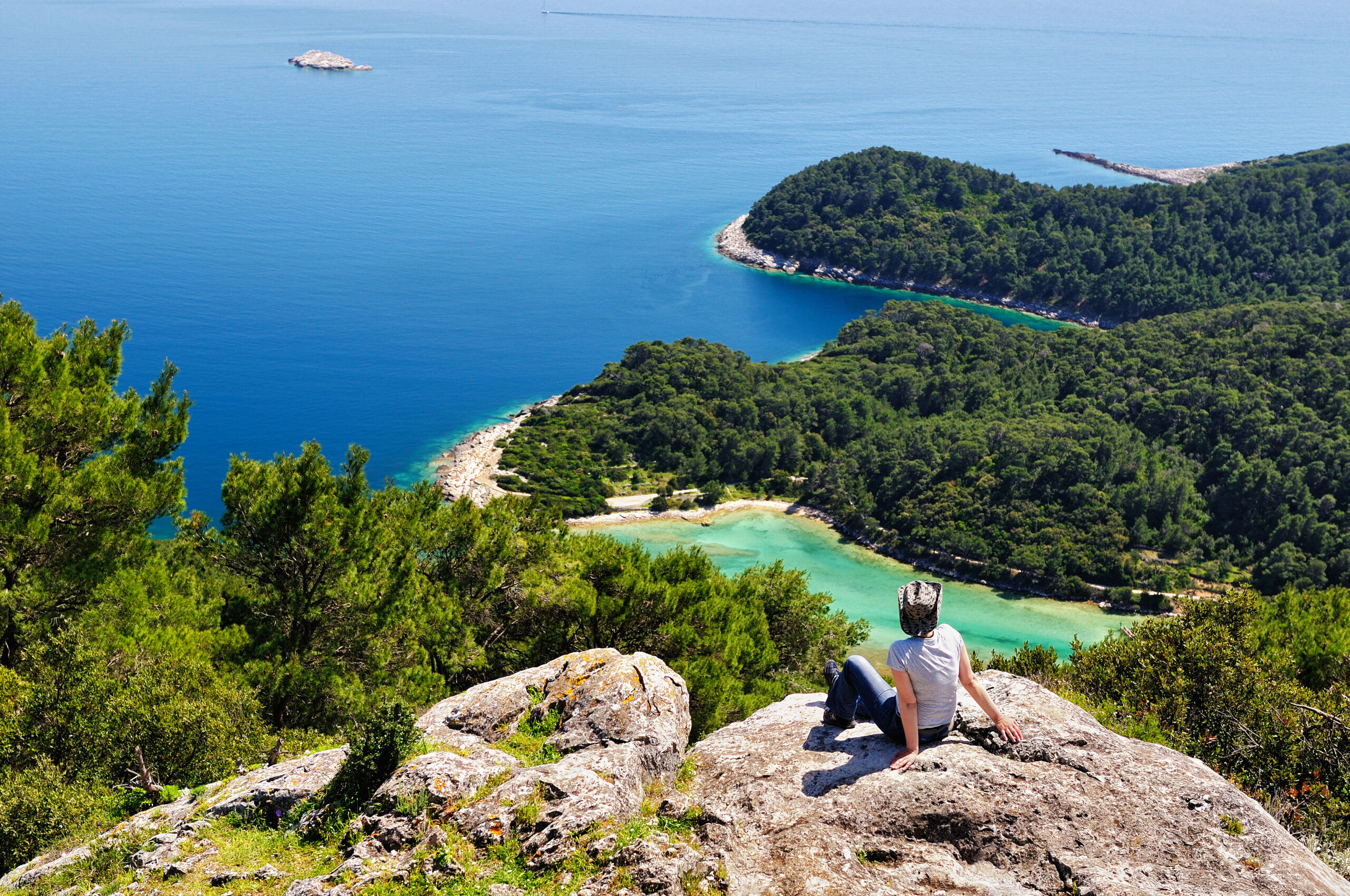 Glampingaccommodatie tussen pijnbomen vlak bij de Kroatische kust