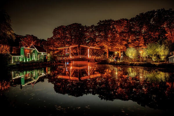 Lichtprojecties tijdens Uitgelicht in het Nederlands Openluchtmuseum in Arnhem