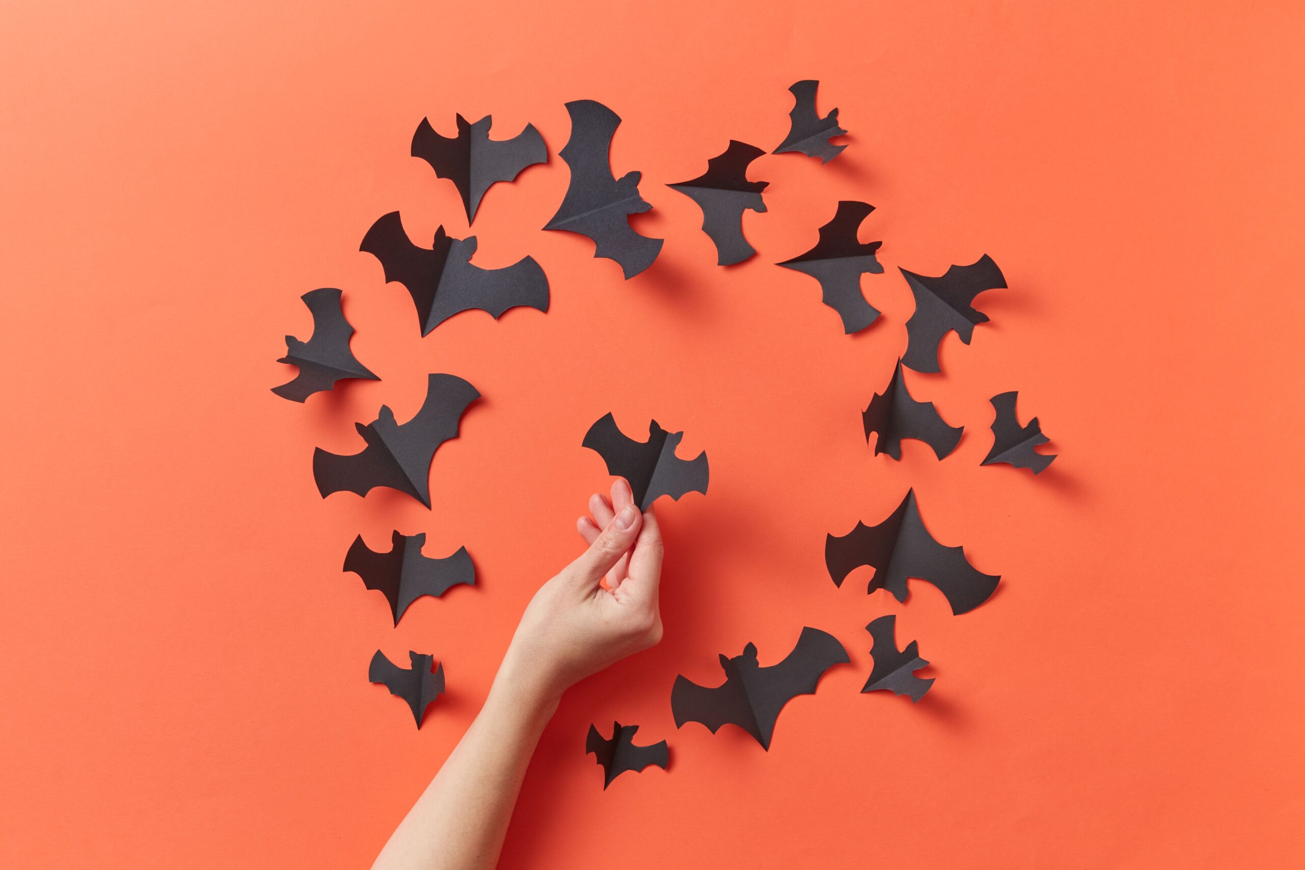 Halloween decoratie ideeën met zwarte vleermuis