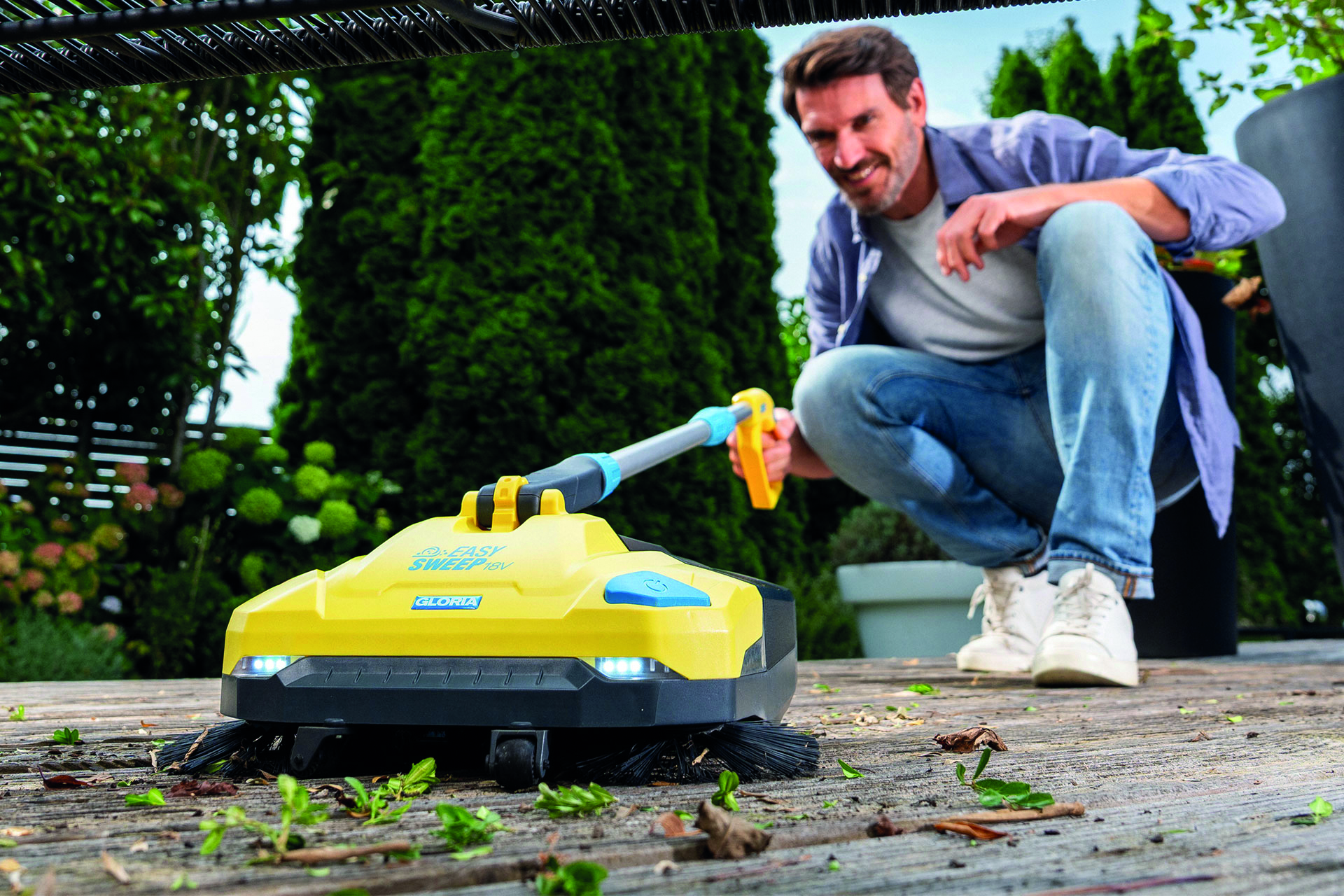 GLORIA EasySweep 18V op terras