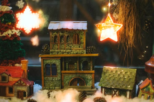 Sfeervol kerstdorp met kersthuisjes en verlichting