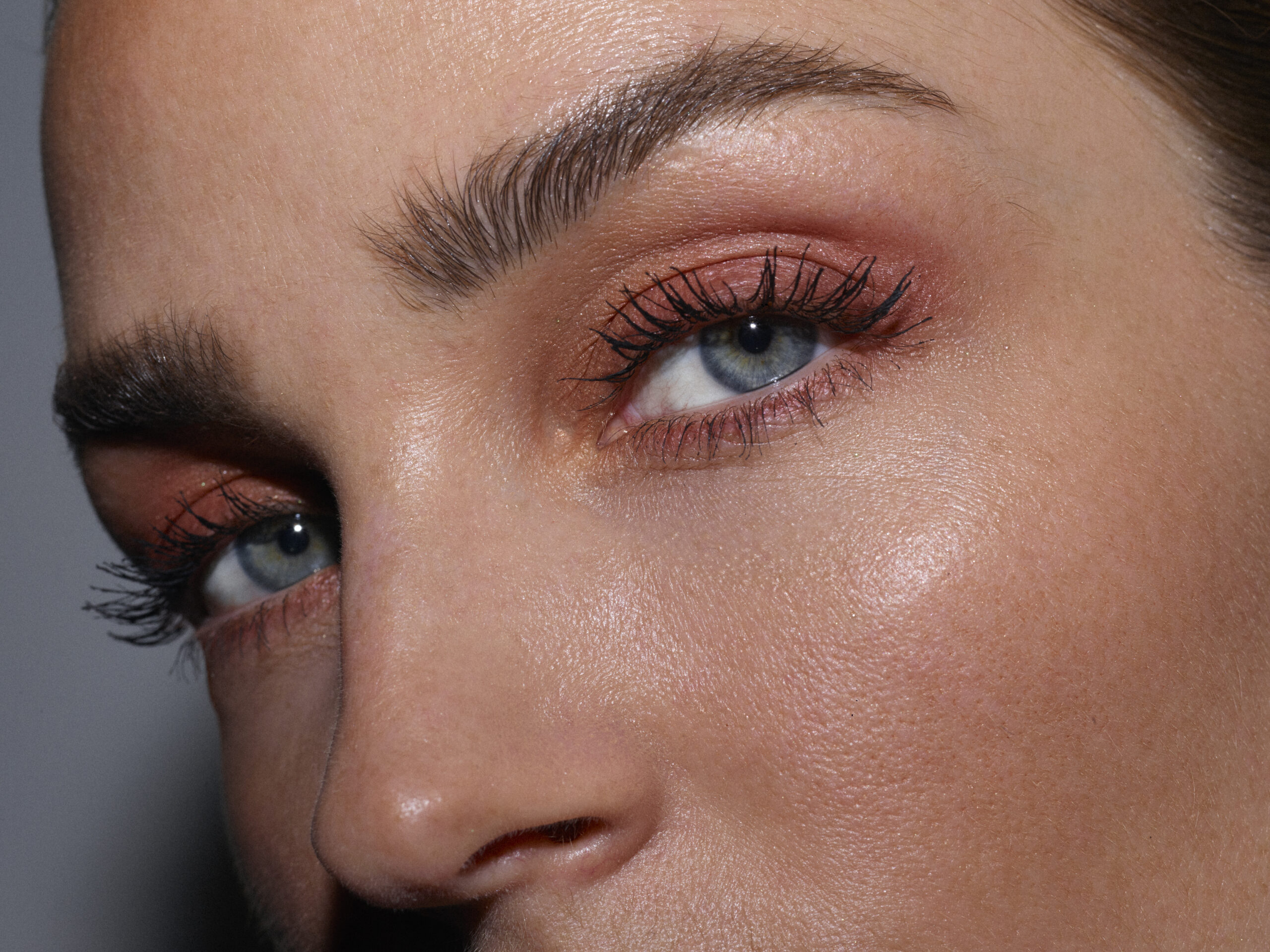 Couleurs de Noir make-up producten voor een natuurlijke look. Van de handige Eyeshadow Stick tot CC Cream en lipproducten.